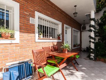 HERMOSO CHALET DE 5 AMB. EN LANUSITA. APTO CREDITO
