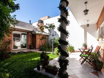 HERMOSO CHALET DE 5 AMB. EN LANUSITA. APTO CREDITO