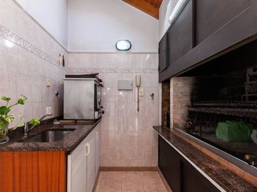 HERMOSO CHALET DE 5 AMB. EN LANUSITA. APTO CREDITO