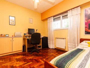 HERMOSO CHALET DE 5 AMB. EN LANUSITA. APTO CREDITO