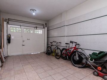 HERMOSO CHALET DE 5 AMB. EN LANUSITA. APTO CREDITO