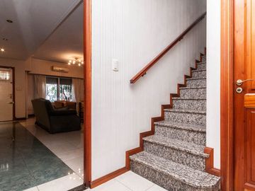 HERMOSO CHALET DE 5 AMB. EN LANUSITA. APTO CREDITO
