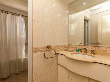 HERMOSO CHALET DE 5 AMB. EN LANUSITA. APTO CREDITO