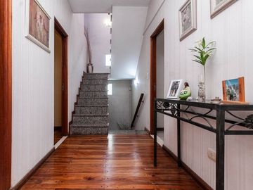 HERMOSO CHALET DE 5 AMB. EN LANUSITA. APTO CREDITO