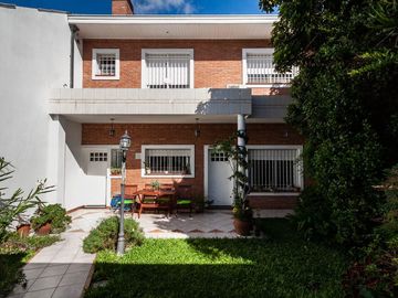 HERMOSO CHALET DE 5 AMB. EN LANUSITA. APTO CREDITO