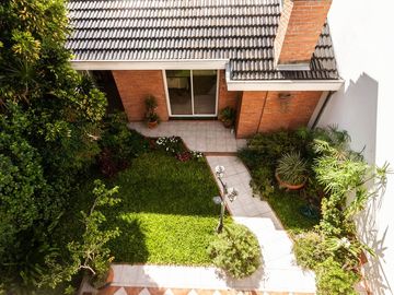 HERMOSO CHALET DE 5 AMB. EN LANUSITA. APTO CREDITO