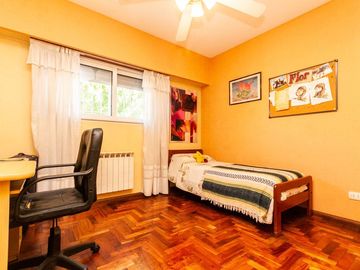 HERMOSO CHALET DE 5 AMB. EN LANUSITA. APTO CREDITO