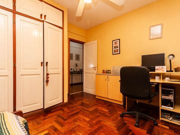 HERMOSO CHALET DE 5 AMB. EN LANUSITA. APTO CREDITO