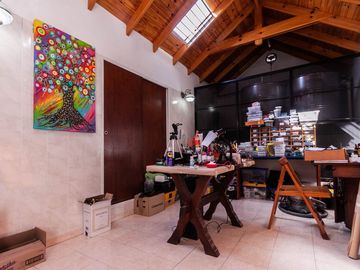 HERMOSO CHALET DE 5 AMB. EN LANUSITA. APTO CREDITO