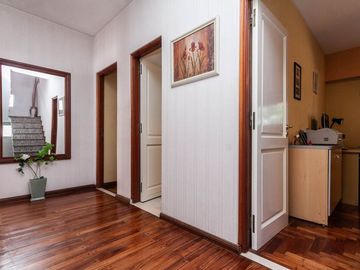 HERMOSO CHALET DE 5 AMB. EN LANUSITA. APTO CREDITO