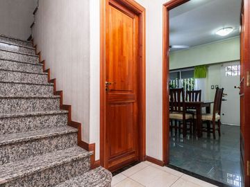 HERMOSO CHALET DE 5 AMB. EN LANUSITA. APTO CREDITO