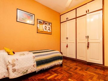 HERMOSO CHALET DE 5 AMB. EN LANUSITA. APTO CREDITO