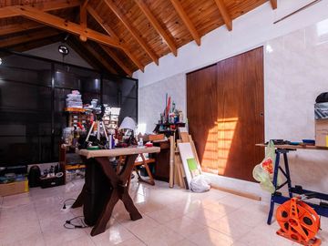 HERMOSO CHALET DE 5 AMB. EN LANUSITA. APTO CREDITO