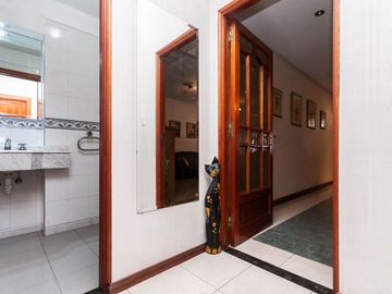 HERMOSO CHALET DE 5 AMB. EN LANUSITA. APTO CREDITO