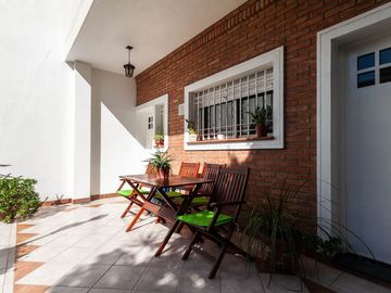 HERMOSO CHALET DE 5 AMB. EN LANUSITA. APTO CREDITO