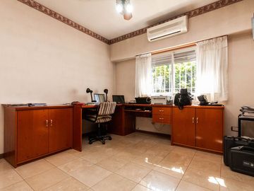 HERMOSO CHALET DE 5 AMB. EN LANUSITA. APTO CREDITO
