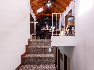 HERMOSO CHALET DE 5 AMB. EN LANUSITA. APTO CREDITO