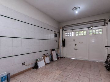 HERMOSO CHALET DE 5 AMB. EN LANUSITA. APTO CREDITO
