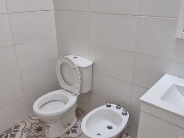 AMEGHINO NORTE A METROS DE RUTA 20, EXCELENTE PROPIEDAD RECICLADA A NUEVA