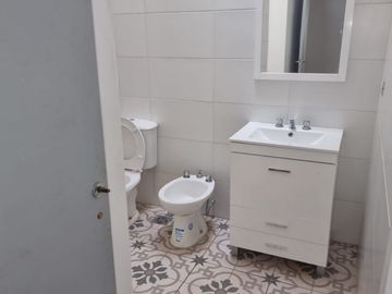 AMEGHINO NORTE A METROS DE RUTA 20, EXCELENTE PROPIEDAD RECICLADA A NUEVA