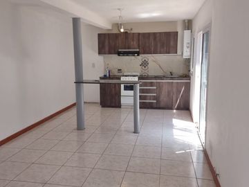 AMEGHINO NORTE A METROS DE RUTA 20, EXCELENTE PROPIEDAD RECICLADA A NUEVA