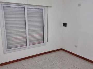 AMEGHINO NORTE A METROS DE RUTA 20, EXCELENTE PROPIEDAD RECICLADA A NUEVA