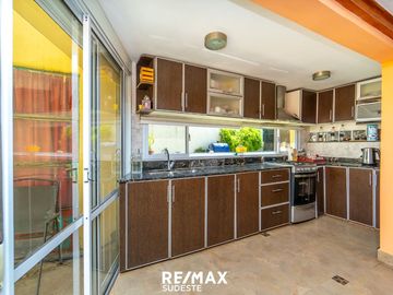 Casa de 4 dormitorios en  Barrio Altos del Pinar