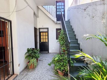 PH AL FRENTE 6 AMB C/PATIO Y TERRAZA - APTO PROF