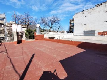 PH AL FRENTE 6 AMB C/PATIO Y TERRAZA - APTO PROF