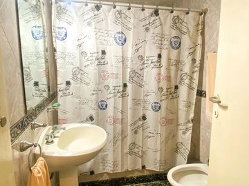 CASA EN VENTA EN BURZACO 4 AMBIENTES
