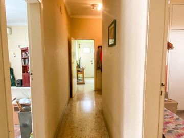 CASA EN VENTA EN BURZACO 4 AMBIENTES