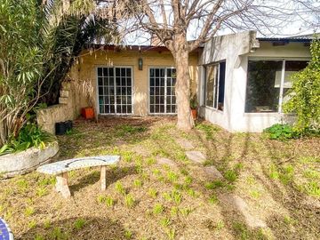 CASA EN VENTA EN BURZACO 4 AMBIENTES