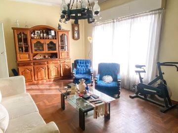 CASA EN VENTA EN BURZACO 4 AMBIENTES