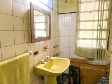 CASA EN VENTA EN BURZACO 4 AMBIENTES