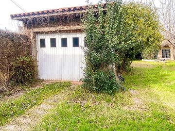 CASA EN VENTA EN BURZACO 4 AMBIENTES