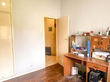 CASA EN VENTA EN BURZACO 4 AMBIENTES