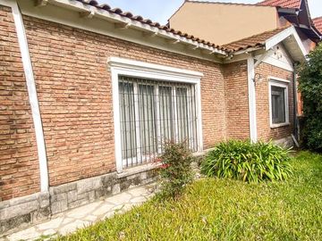 CASA EN VENTA EN BURZACO 4 AMBIENTES
