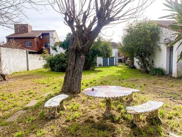 CASA EN VENTA EN BURZACO 4 AMBIENTES