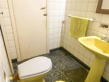 CASA EN VENTA EN BURZACO 4 AMBIENTES