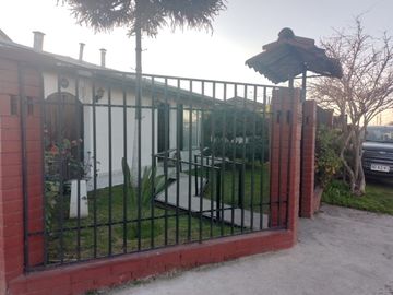 CASA EN VENTA  MAIPÚ 2D-1B, CON ACCESO CONTROLADO