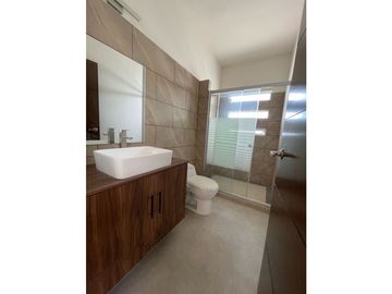 SE RENTA HERMOSA CASA NUEVA DENTRO DE RESIDENCIAL BURGOS