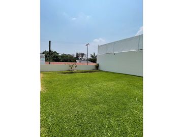 SE RENTA HERMOSA CASA NUEVA DENTRO DE RESIDENCIAL BURGOS