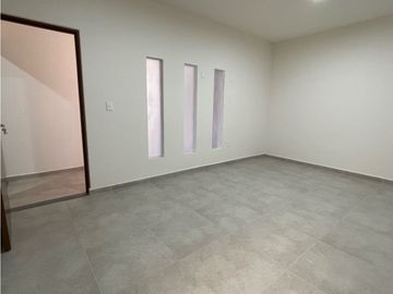 SE RENTA HERMOSA CASA NUEVA DENTRO DE RESIDENCIAL BURGOS