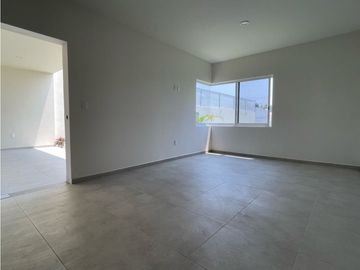 SE RENTA HERMOSA CASA NUEVA DENTRO DE RESIDENCIAL BURGOS