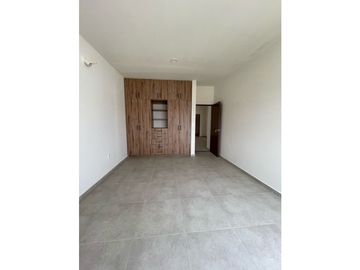 SE RENTA HERMOSA CASA NUEVA DENTRO DE RESIDENCIAL BURGOS
