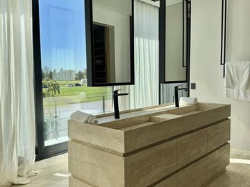 Casa en  barrio Náutico el Yacht de Nordelta, moderna con excelentes terminaciones.