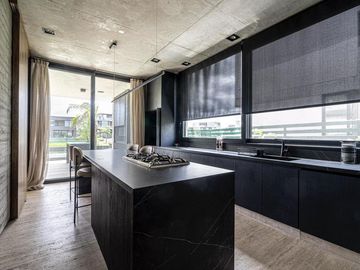 Casa en  barrio Náutico el Yacht de Nordelta, moderna con excelentes terminaciones.