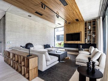 Casa en  barrio Náutico el Yacht de Nordelta, moderna con excelentes terminaciones.