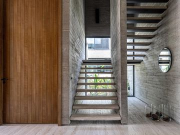 Casa en  barrio Náutico el Yacht de Nordelta, moderna con excelentes terminaciones.