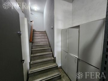 Venta de casa con local y cochera en Wilde